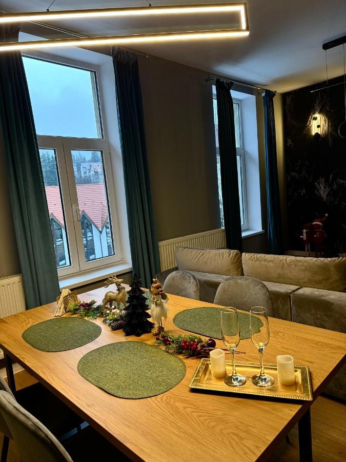 Lv Luxury Apart - One Minute Away From Train Station Predeal Exterior photo